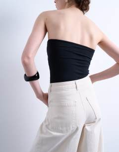 Model wearing Smart barrel leg trouser in ecru
