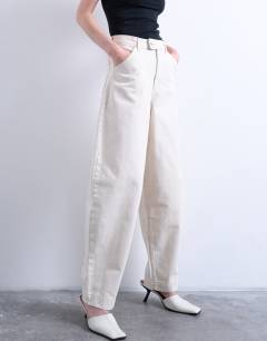 Model wearing Smart barrel leg trouser in ecru