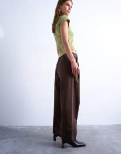 Model wearing Smart hybrid casual trouser in chocolate