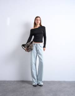 Model wearing Soft touch ruched off shoulder top in chocolate