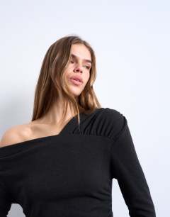 Model wearing Soft touch ruched off shoulder top in dark chocolate