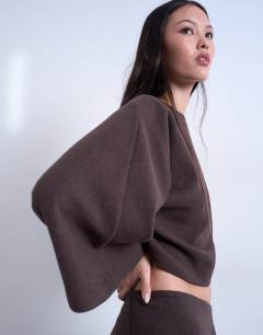 Model wearing Soft touch super wide crop sleeve tee co-ord in chocolate
