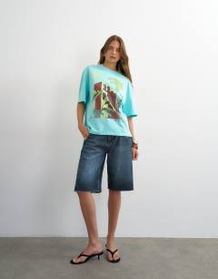 Model wearing Topshop 'Sol De Sur' graphic oversized tee in light blue