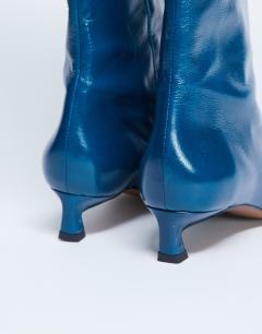 Model wearing Sophie Premium leather point toe knee high boot in blue