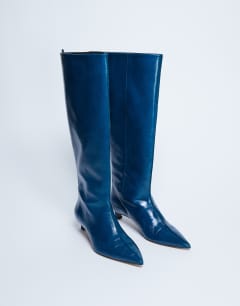 Model wearing Sophie Premium leather point toe knee high boot in blue