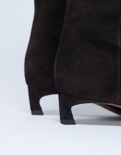 Model wearing Sophie Premium leather point toe knee high boot in chocolate