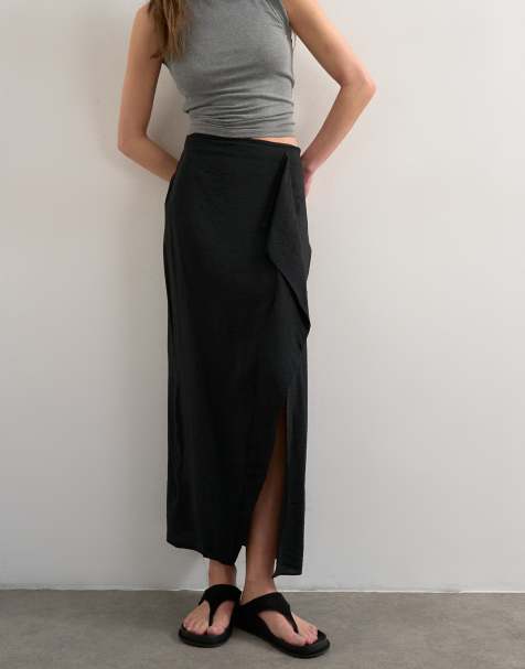 Topshop - Sort slå-om-midinederdel i satin i sarong-stil - view 1