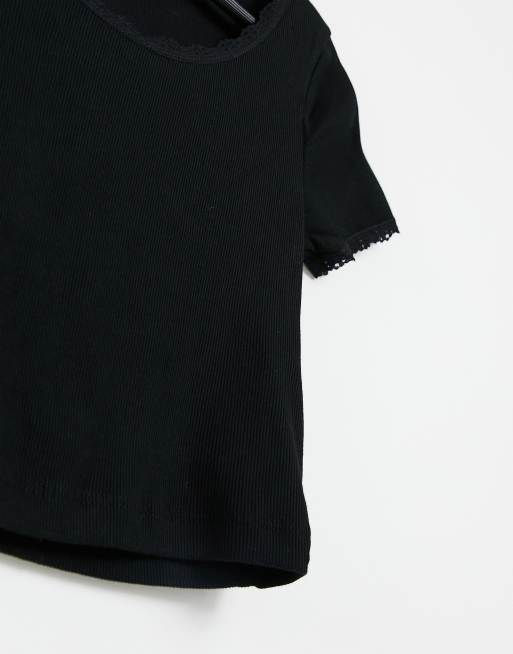 Topshop - Sort t-shirt med dyb, rund hals og blondekanter, 3 af 4