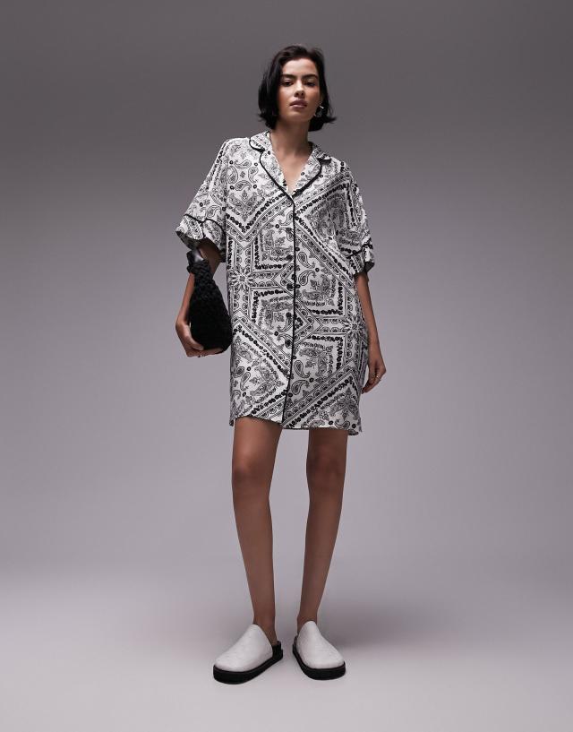 Topshop - souvenir mini shirt dress in mono bandana print