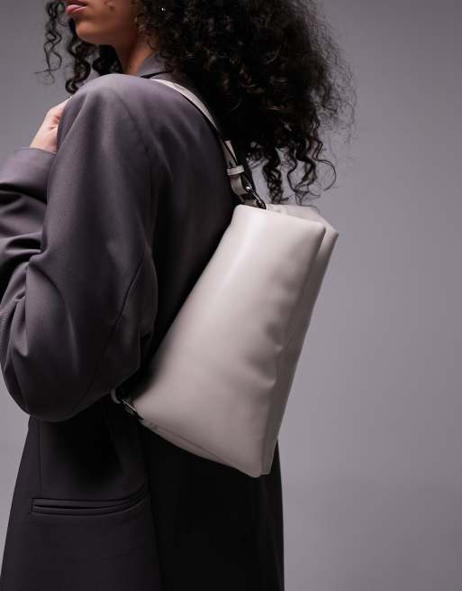 Topshop – Spencer – Asymmetrische, gepolsterte Schultertasche in Wollweiß