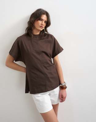 Split side tee in dark chocolate