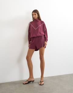 Model wearing Sporty piping half zip top in burgundy