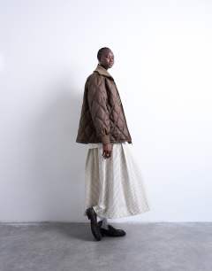 Model wearing Spread rib collar liner jacket in chocolate