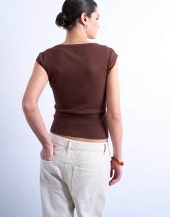 Model wearing Square neck rib cap sleeve tee in brown