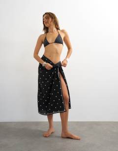 Square sarong in black and white mono print