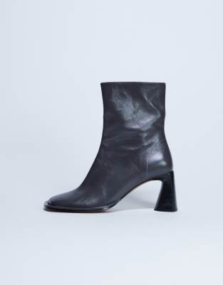 Topshop - Star - Hochwertige Stiefel aus Leder in Grau mit runder Zehenpartie und Blockabsatz