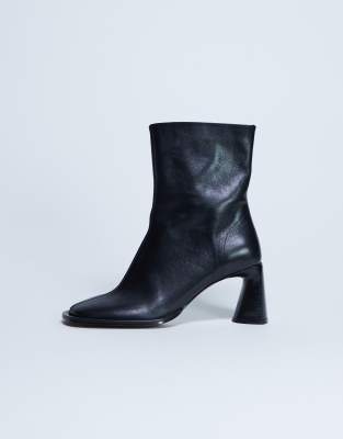 Topshop Star Premium Leather Round Toe Block Heel Boots In Black