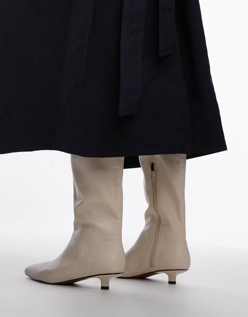 Topshop – Stevie – Kniehohe, spitze Stiefel in gebrochenem Weiß mit mittelhohem Absatz, 2 von 4