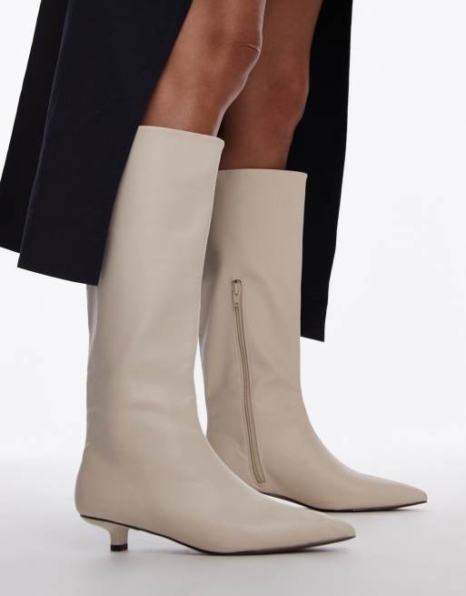 Topshop – Stevie – Kniehohe, spitze Stiefel in gebrochenem Weiß mit mittelhohem Absatz, 4 von 4
