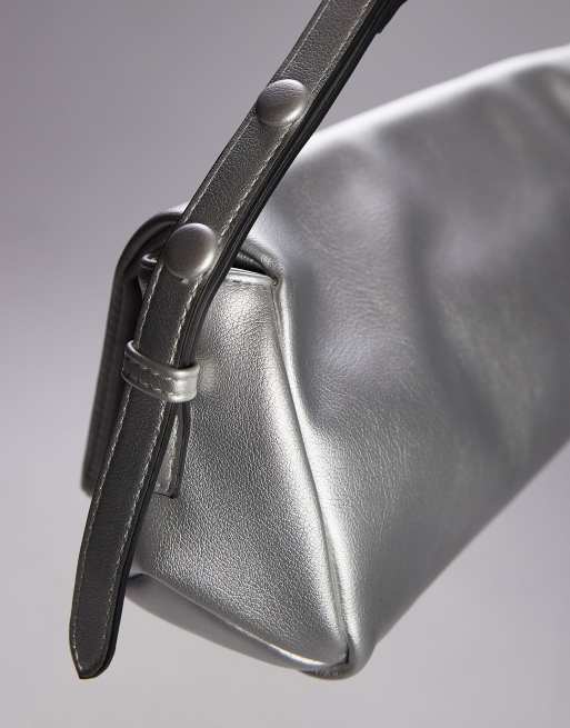 Topshop – Stevie – Silverfärgad, strukturerad axelväska, 3 av 4