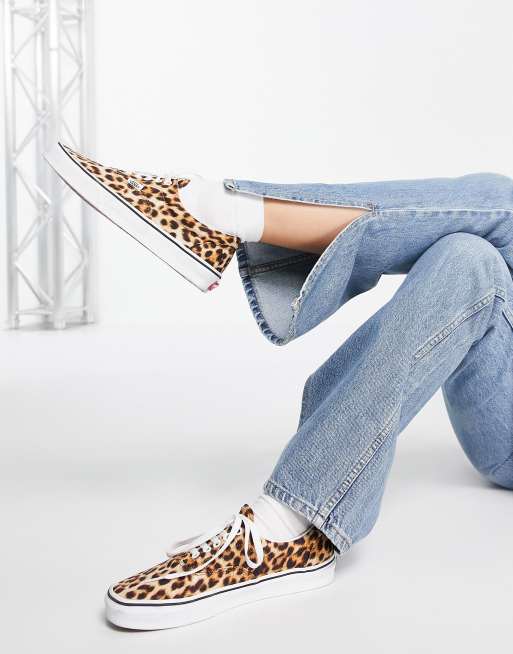 Topshop straight Kort jeans with split hems in mid blue, 3 of 4