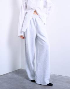Model wearing Straight leg jogger in ash grey