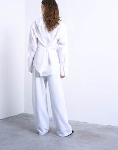 Model wearing Straight leg jogger in ash grey