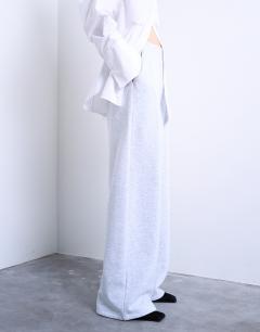 Model wearing Straight leg jogger in ash grey