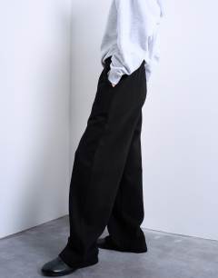 Model wearing Straight leg jogger in black