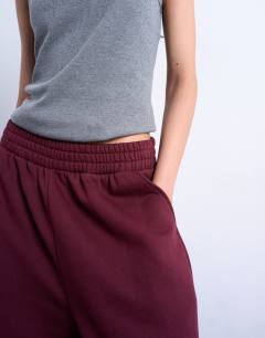 Model wearing Straight leg jogger in burgundy