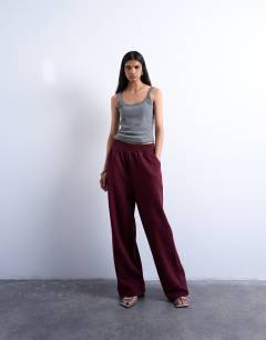 Model wearing Straight leg jogger in burgundy