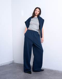 Straight leg jogger in navy