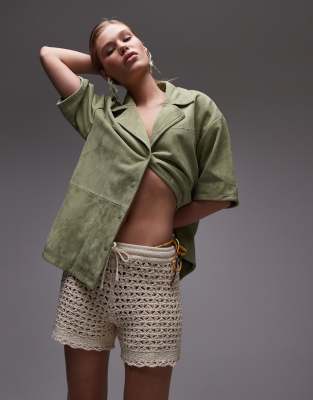 Topshop - Strick-Shorts in Stein mit Lochstickmuster-Neutral