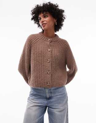 Topshop - Strickjacke aus klobigem Strick in Braun mit Rundhalsausschnitt