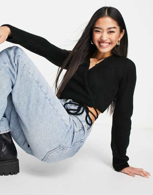 Topshop – Strickjacke im Wickeldesign mit kurzem Schnitt in Schwarz