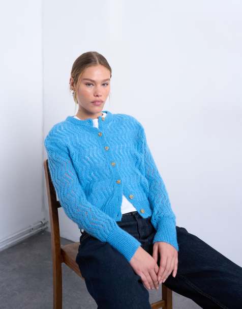 Topshop – Strickjacke in Blau mit Lochstickerei - view 1