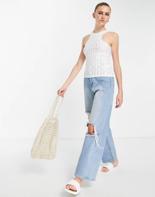 Topshop – Strickoberteil mit Racerback und Lockstickerei in Weiß, 4 von 4