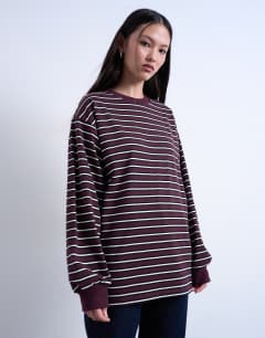 Model wearing Stripe long sleeve slouchy skater tee in burgundy