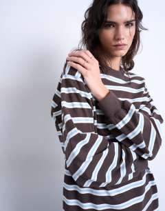 Model wearing Stripe long sleeve slouchy skater tee in chocolate