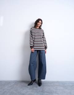 Model wearing Stripe long sleeve slouchy skater tee in chocolate