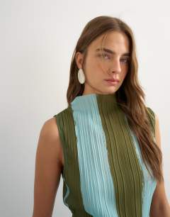 Model wearing Stripe plisse grown on neck tank in green