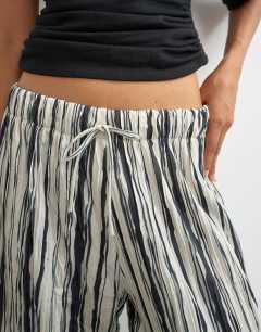 Model wearing Stripe plisse trouser in black
