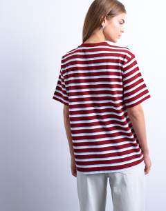Model wearing Stripe premium basic short sleeve tee in burgundy 