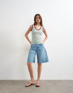 Model wearing Stripe rib v-neck vest in burgundy