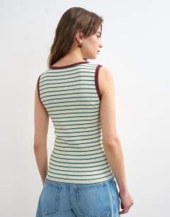 Model wearing Stripe rib v-neck vest in burgundy