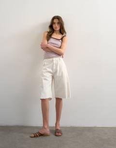 Model wearing Stripe skinny strap scoop rib vest in lilac