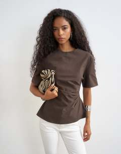 Model wearing Structured short sleeve ruched side top in chocolate
