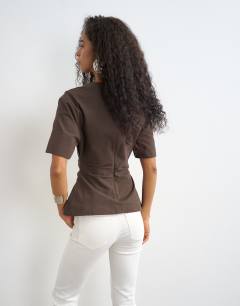 Model wearing Structured short sleeve ruched side top in chocolate