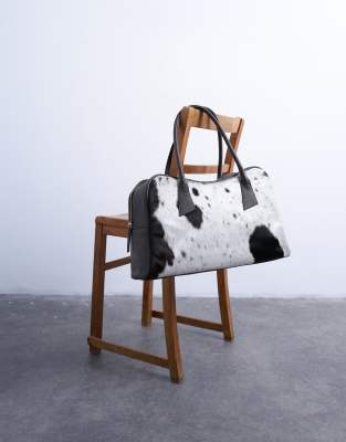 Topshop - Suki - Bowler-Schultertasche aus Echtleder in Ponyfell-Optik mit Kuhfleckenmuster-Brown