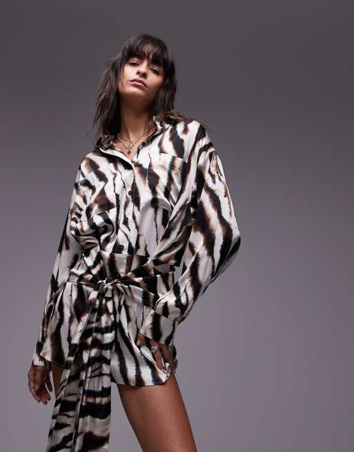 Topshop – Sukienka koszulowa mini z wiązaniem w rozmazany zwierzęcy nadruk